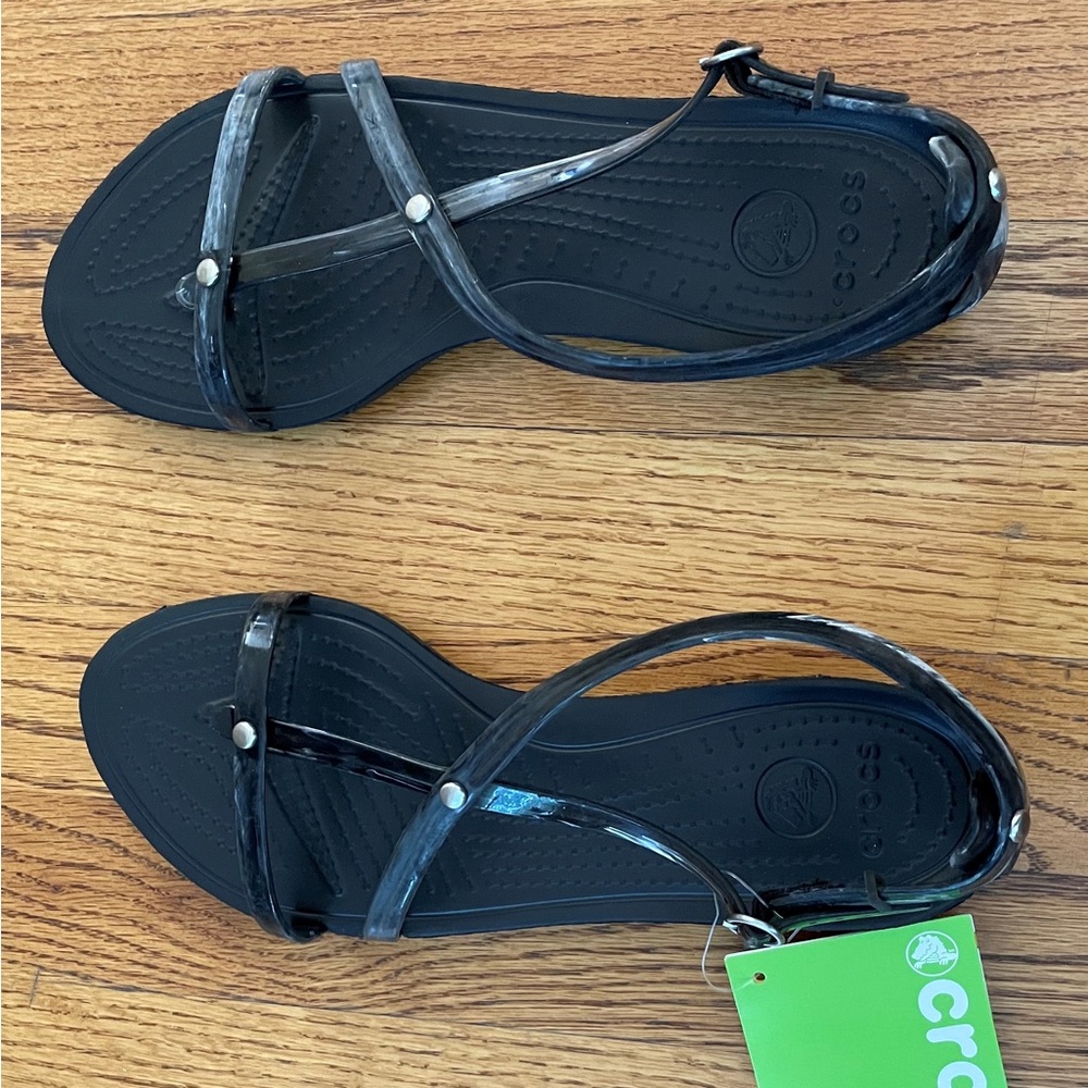 Crocs Women’s Strappy Sandals Size 8 (NWT)